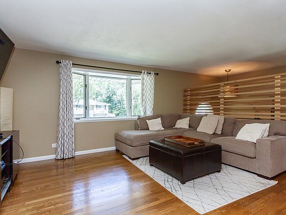 4th image of 524 Cambridge Dr