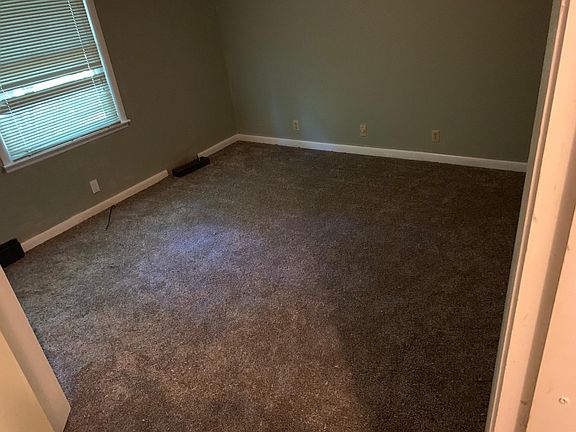 5th image of 303 Sadler Ct