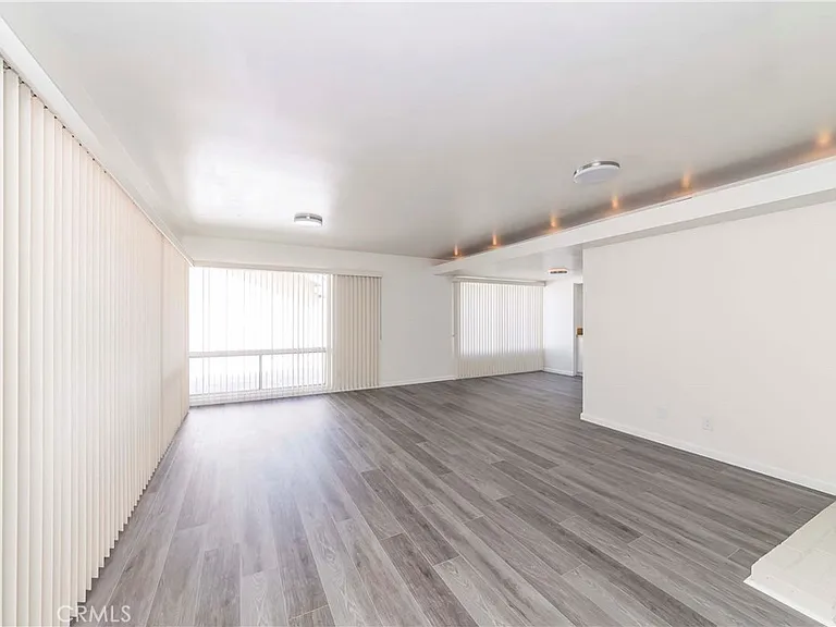 4610 Rockbluff Dr — Photo 2