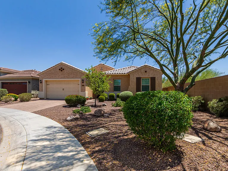 2615 W Balao Dr — Photo 1