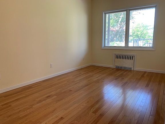 5th image of 4730 Beach 47th St #1