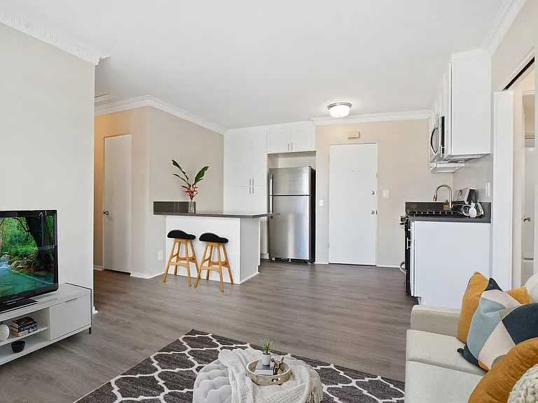 Levering Apartments — Photo 12
