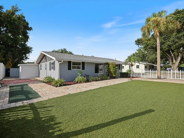 545 Bluebell Rd — Photo 31