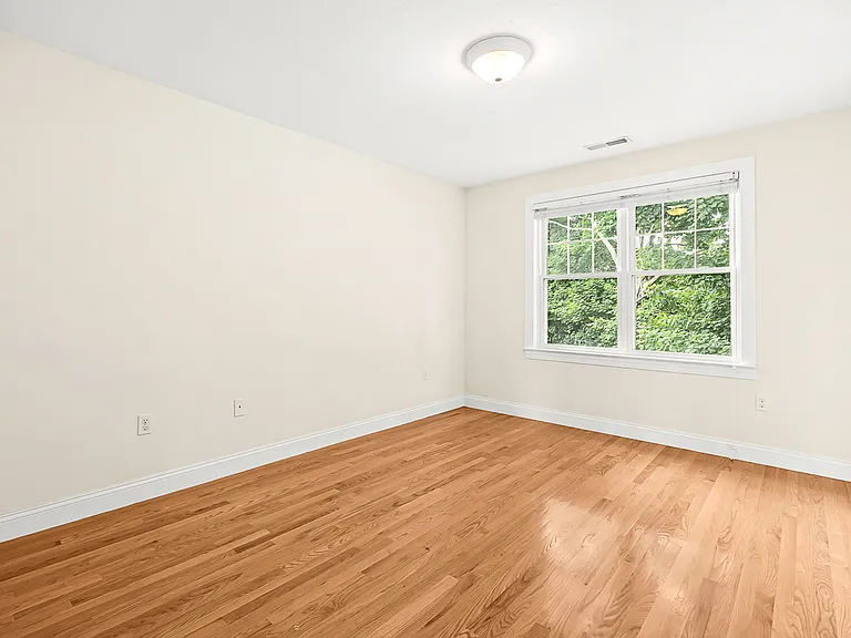 46 Loring Ave — Photo 28