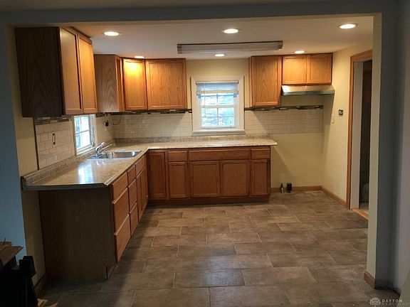 3rd image of 4260 Hoover Ave