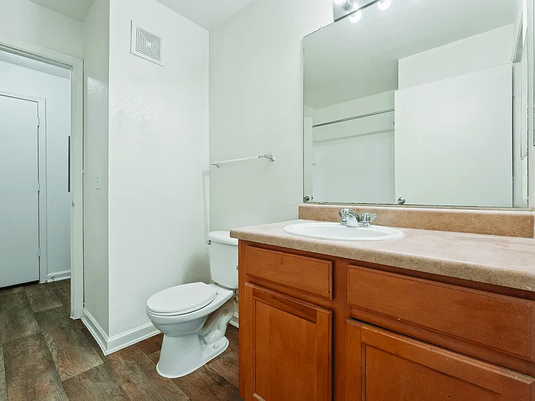 Camri Green Apartments — Photo 21