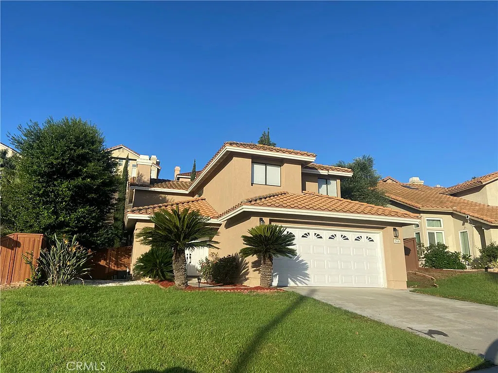 4 bed, 2.5 bath, 1893 sqft, $3,300 — Photo 2