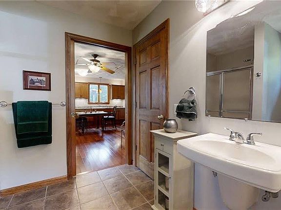 3rd image of 121 Briarwood Dr