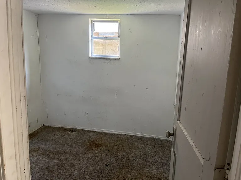 319 N G St — Photo 22