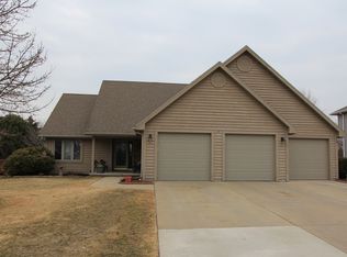 2410 La Rue Ln, Green Bay, WI 54313