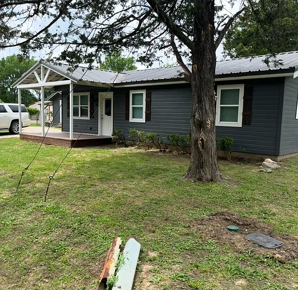 321 Mimosa Dr — Photo 2