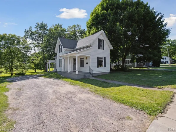921 N Main St, Lapeer, MI 48446