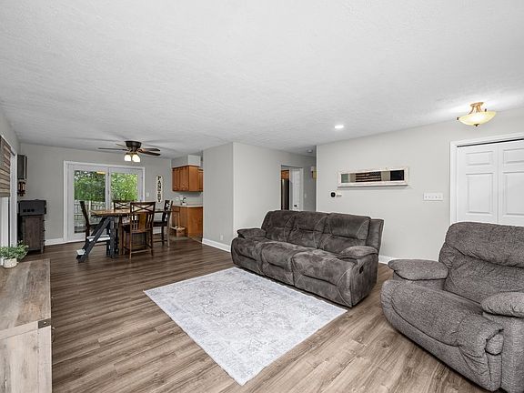 3rd image of 2234 Oakwood Ct