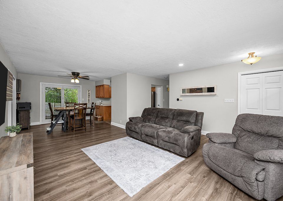 2234 Oakwood Ct, East Moline, IL 61244 | Zillow