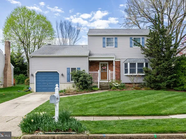 10 Mindy Dr, Moorestown, NJ 08057