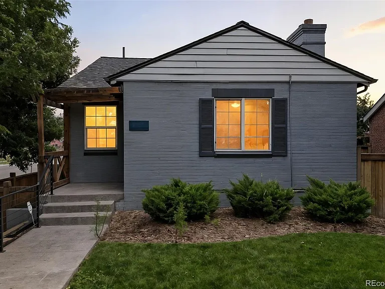 2290 Jasmine St — Photo 1
