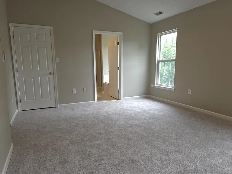 218 Eisenhower Ct — Photo 13