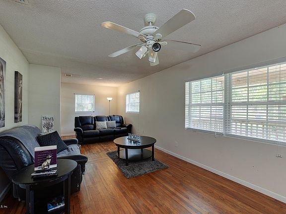 3rd image of 10513 N Akers Dr