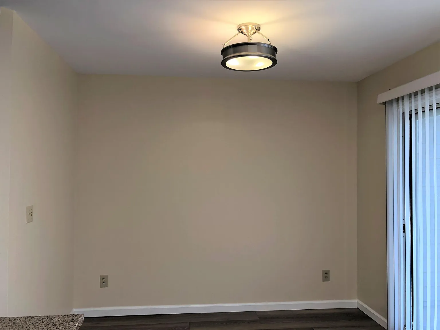 2 bed, 2.5 bath, 1012 sqft, $1,400 — Photo 4