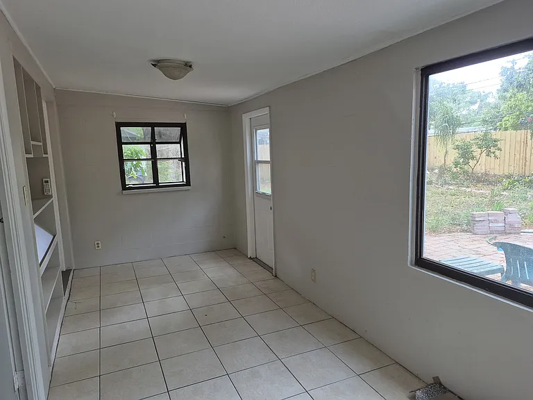 2117 Barcelona Dr — Photo 10