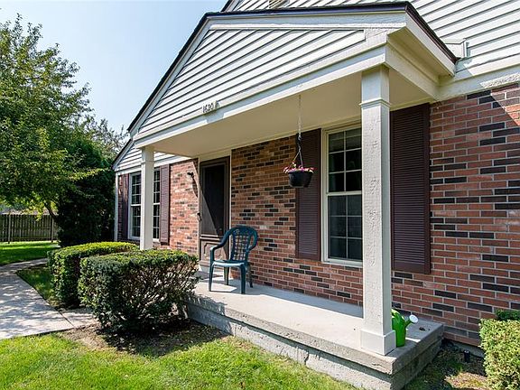 3rd image of 1620 Wimbledon Dr #1