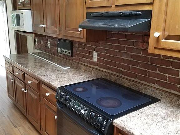 3rd image of 2502 Stuts Ln