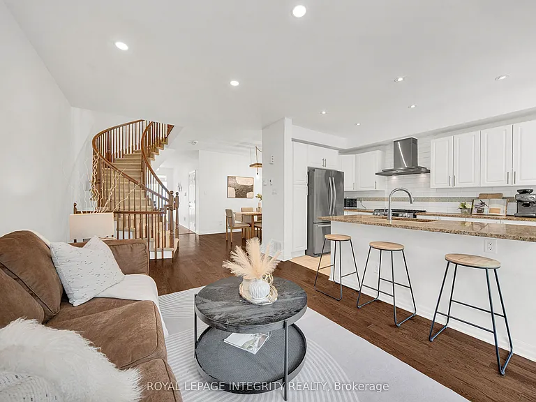 114 Hawkeswood Dr — Photo 13