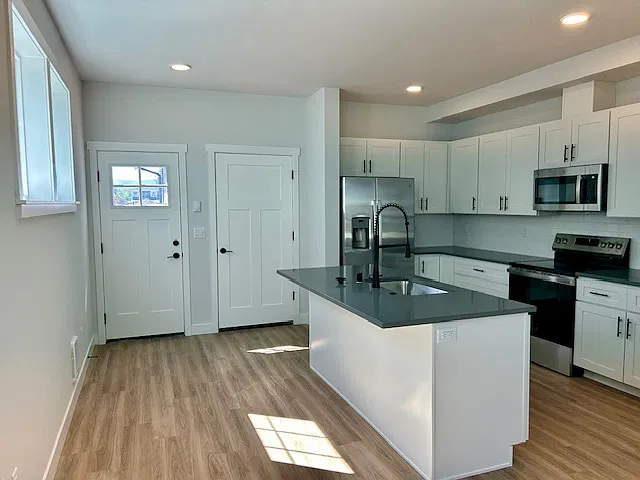 2 bed, 2.5 bath, $2,195 — Photo 4