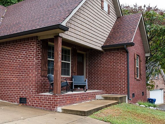 2nd image of 1688 Barrywood Cir E