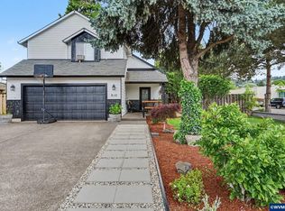 810 SE Locust St, Dundee, OR 97115