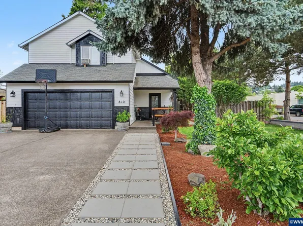 810 SE Locust St, Dundee, OR 97115