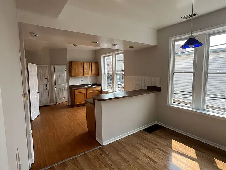 2346 W Taylor St — Photo 2