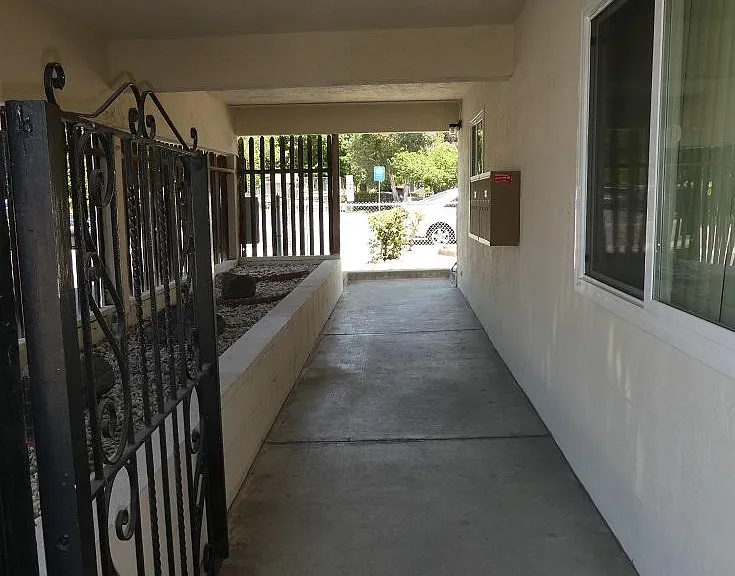 16445 Kent Ave #G — Photo 24