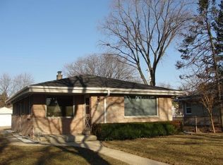 2231 N 103rd St, Wauwatosa, WI 53226
