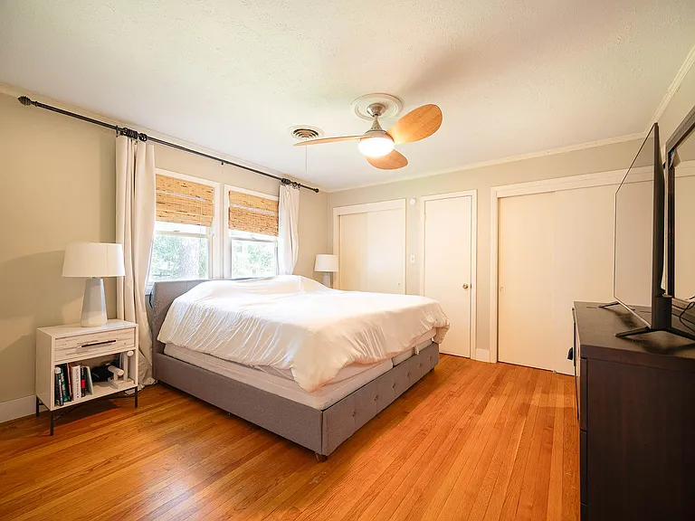 1835 Hillview Dr — Photo 22