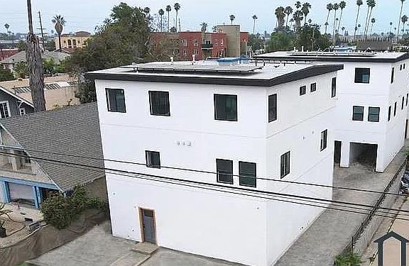 2nd image of 534 W Vernon Ave #3-4THS