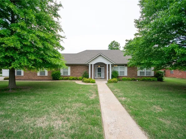 296 W Countryside Dr, Farmington, AR 72730