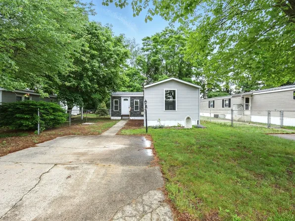 7 Nelligan Dr, Chicopee, MA 01020