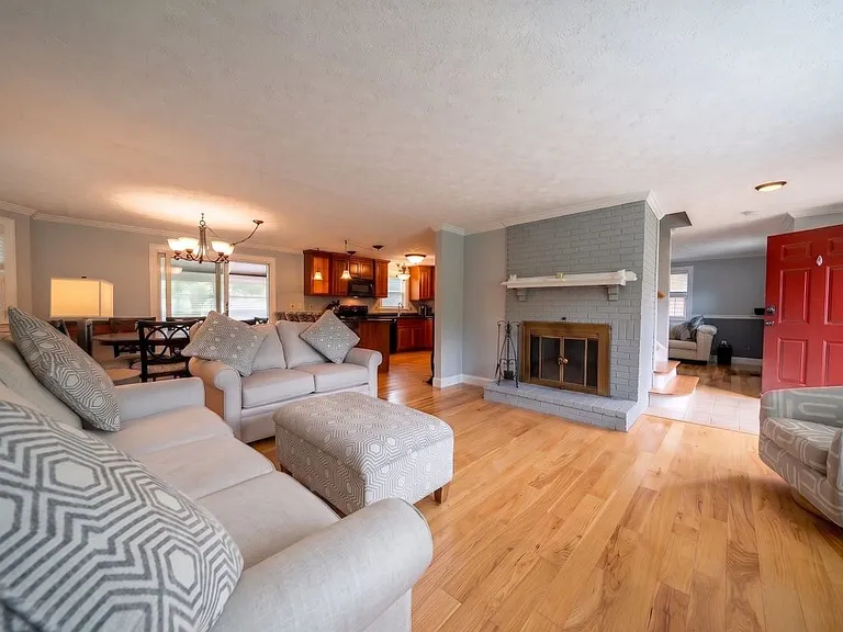 246 Winding Pond Rd — Photo 3