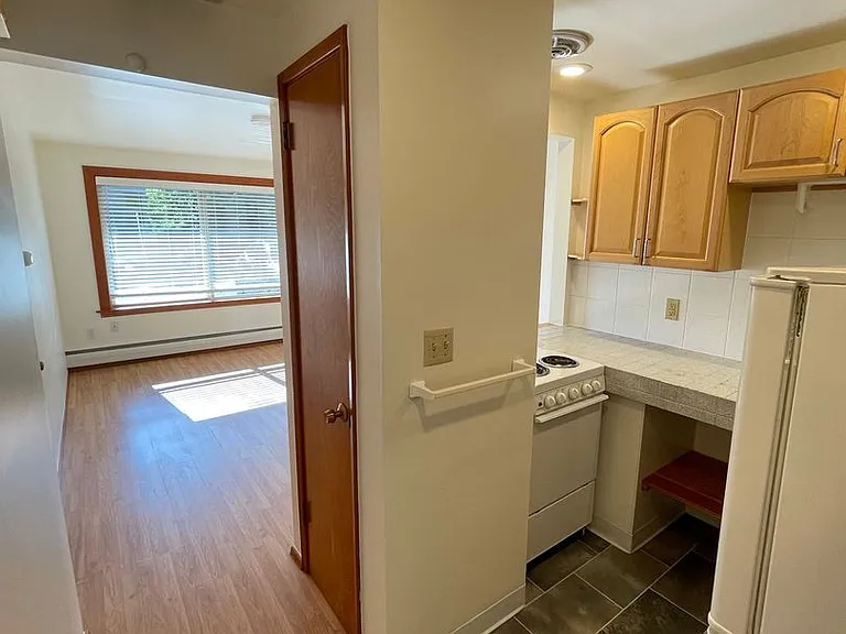 1304 E Harrison St — Photo 6
