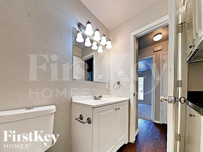 430 Kelly Ct — Photo 11