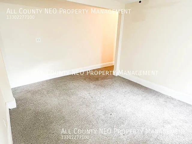 Building Photo - 1854 W 45th St #BACK