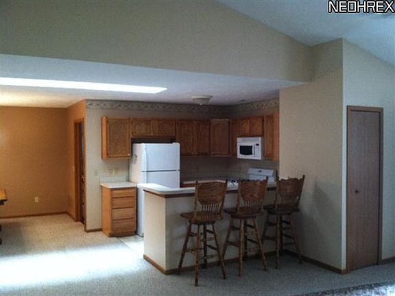 2nd image of 716 N Creek Dr Unit 714