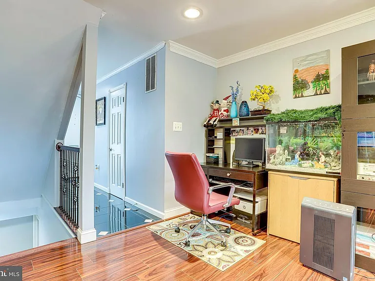 4919 Herkimer St — Photo 9