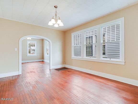 5th image of 719 Julia St