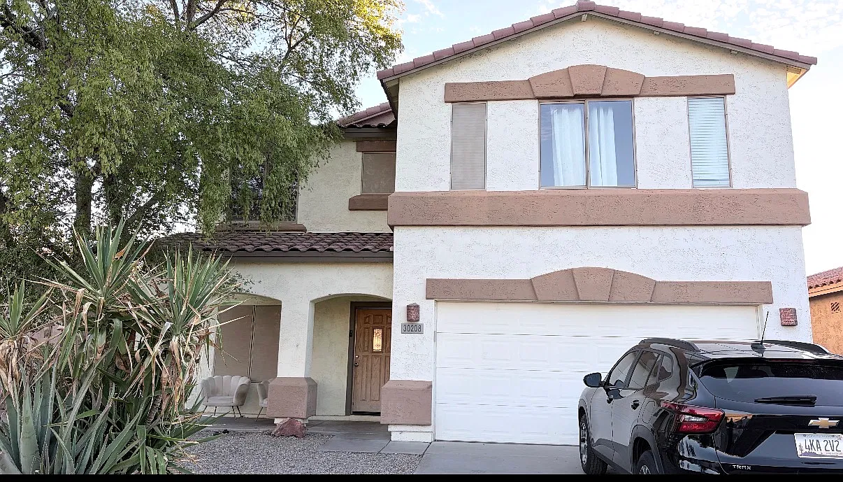 4 bed, 2.5 bath, 2300 sqft, $2,400 — Photo 1