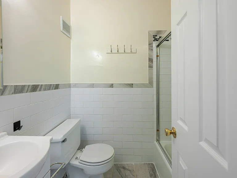 105 9th St SE #302 — Photo 7