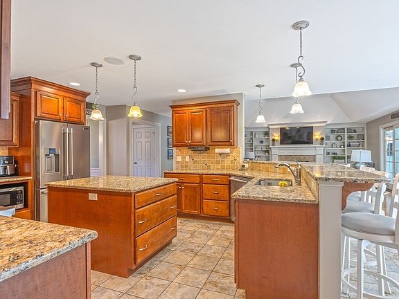 5th image of 15 Leland Dr