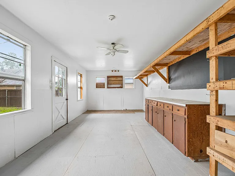 605 Bishop St — Photo 35