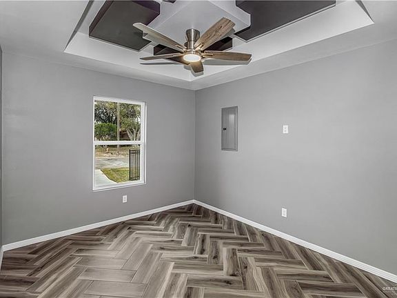 5th image of 2827 Erasmo Dr